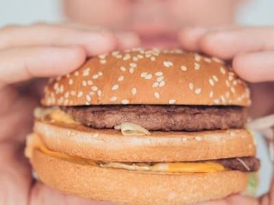 Quanto mais gordura você come, maior é a vontade por esses alimentos depois