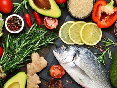 Dieta mediterrânea emagrece sem muita restrição e libera vinho; veja como adotar